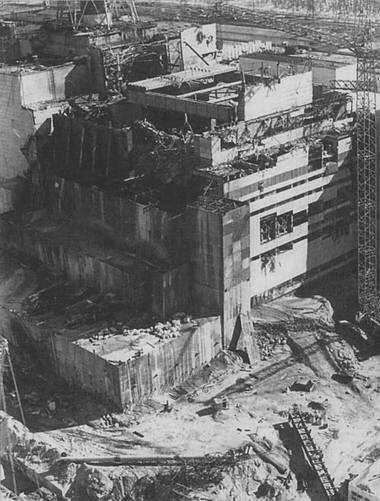 
הכור בצ'רנוביל לאחר הפיצוץ