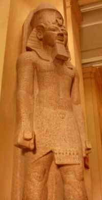 פסלו השלם של פרעה רעמסס השני